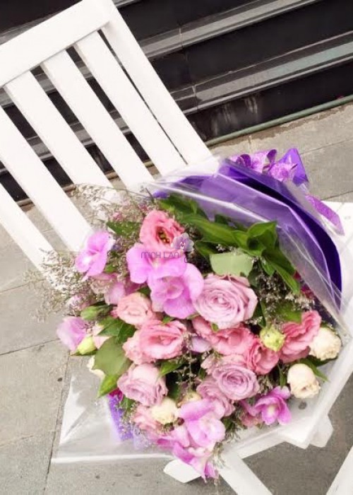 bó hoa tím lãng mạn