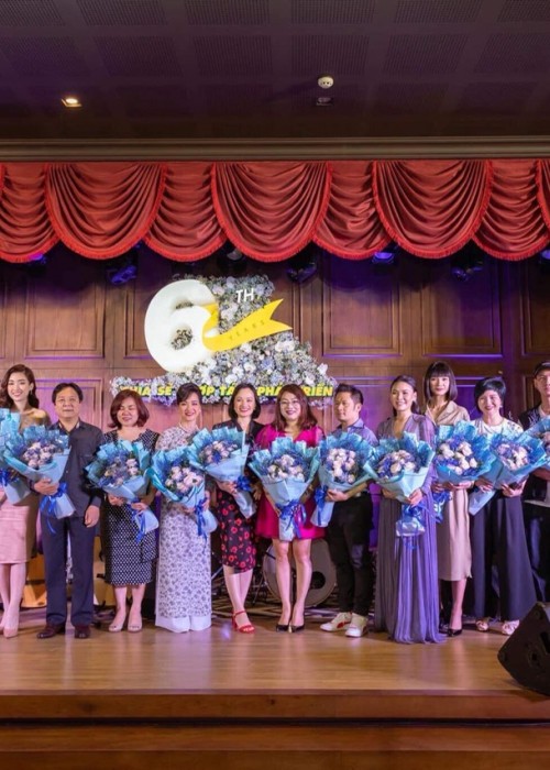 Bó hoa hồng sự kiện