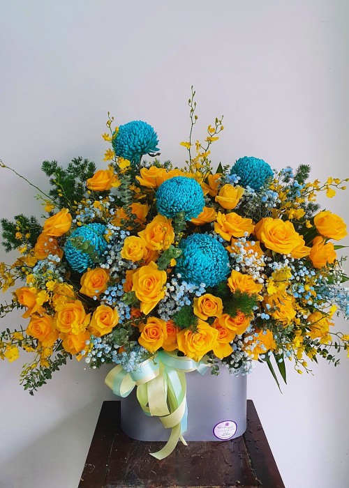 Hoa hồng cam và cúc mẫu đơn