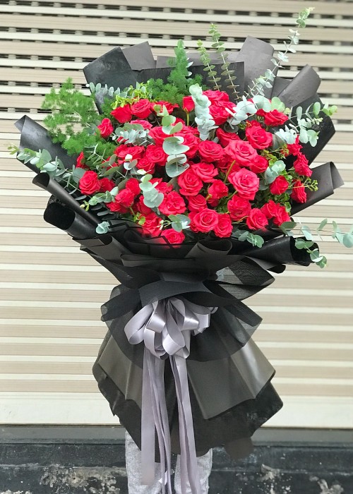 Bó hoa hồng đỏ quyến rũ