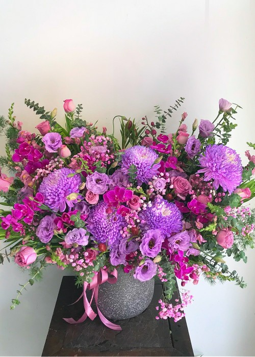 Chậu hoa tươi tone tím