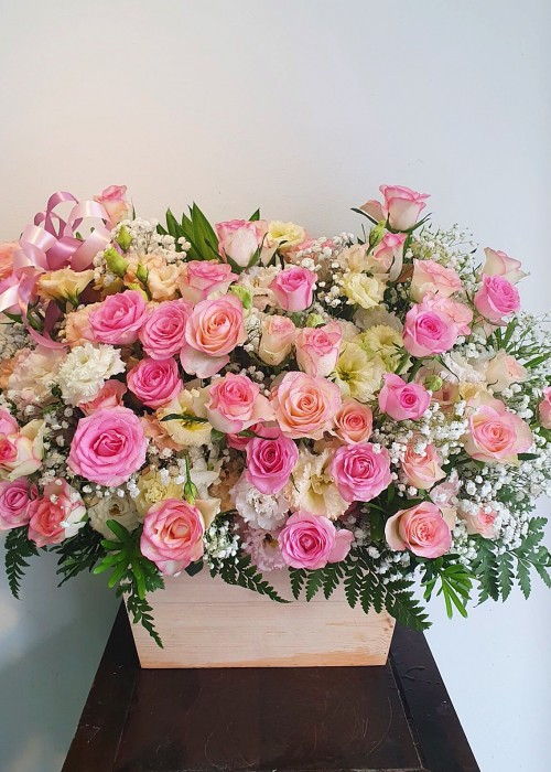 Hoa cát tường và hoa hồng