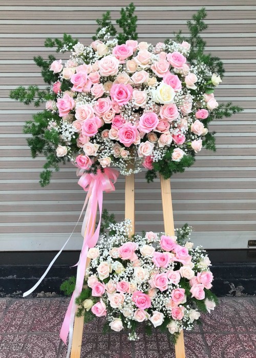 Kệ hoa chúc mừng tone pastel ngọt ngào