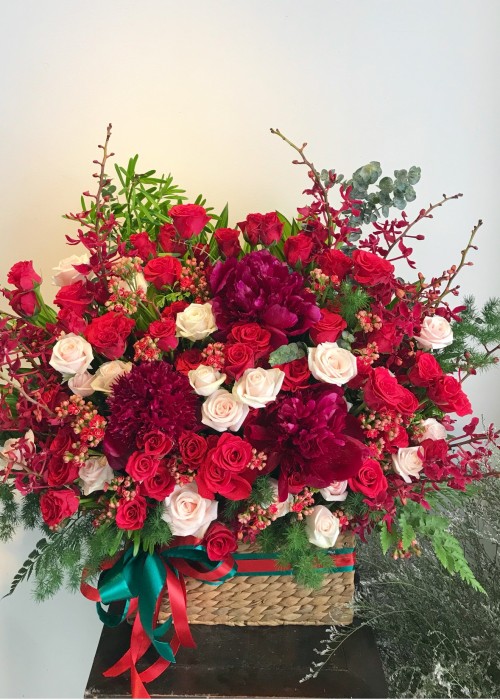 Giỏ hoa hồng đỏ quyến rũ