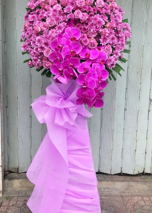 Kệ hoa viếng tone tím