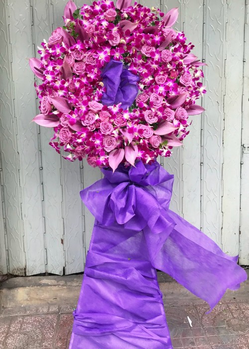 Kệ hoa chia buồn tone tím