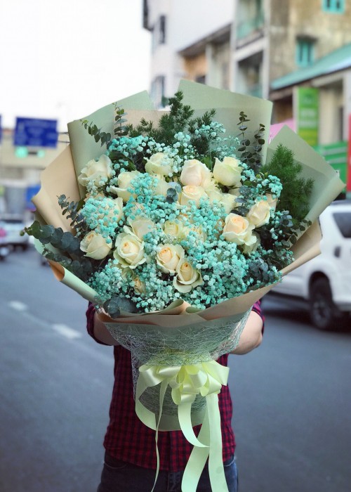 Hoa hồng trắng và babi hà lan