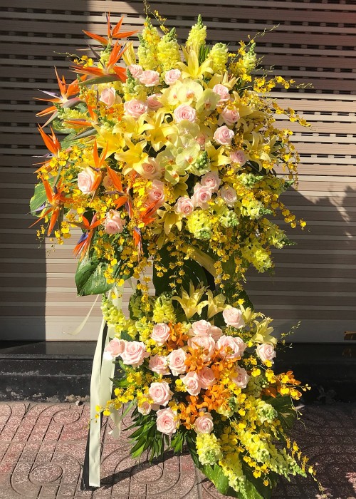 Kệ hoa khai trương rạng rỡ