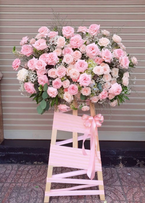 Kệ hoa hồng chúc mừng