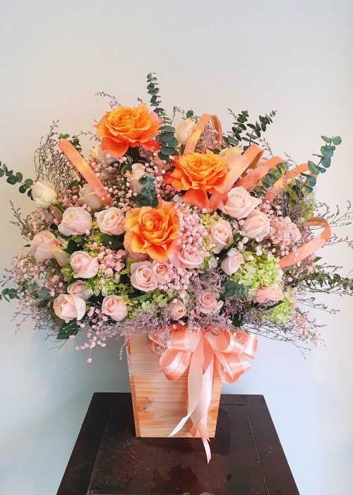 Hoa hồng cam và hoa hồng kem