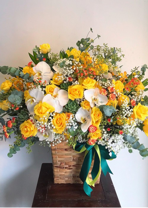 Giỏ hoa mùa xuân