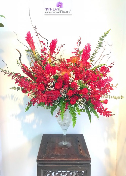 Bình hoa tone đỏ