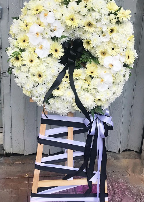 Vòng hoa tiễn đưa