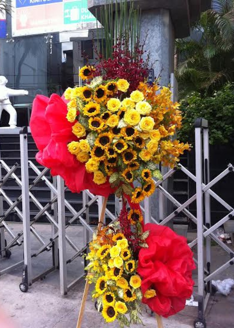 kệ chúc mừng tươi sáng