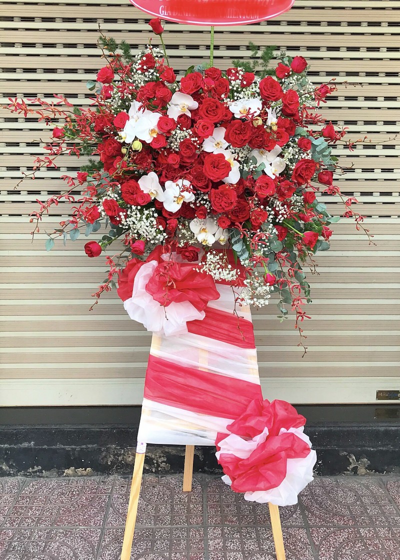 Kệ hoa hồng đỏ