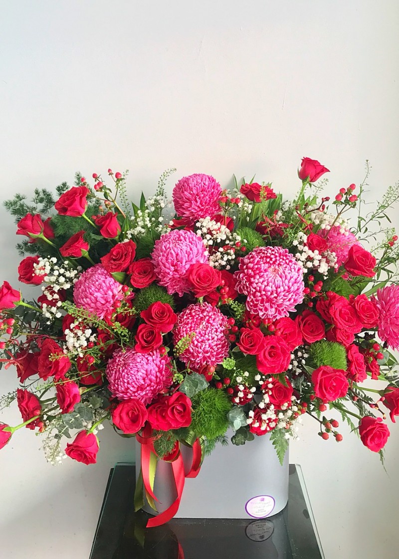 Cúc mẫu đơn và hoa hồng