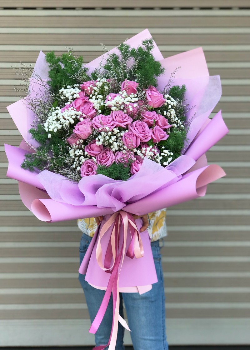 Bó hoa hồng màu tím