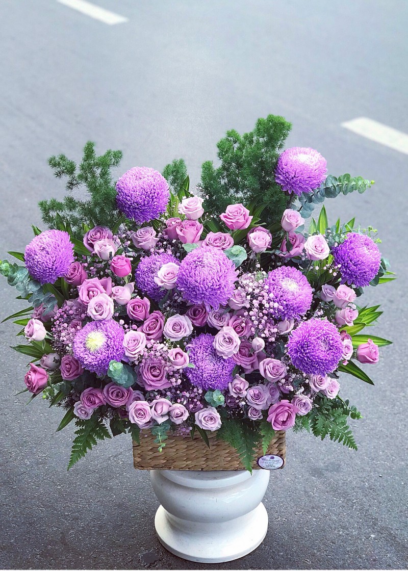Giỏ hoa màu tím