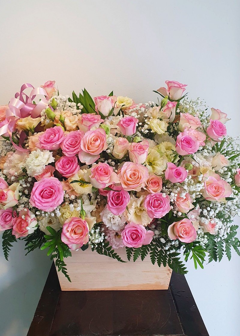 Hoa cát tường và hoa hồng