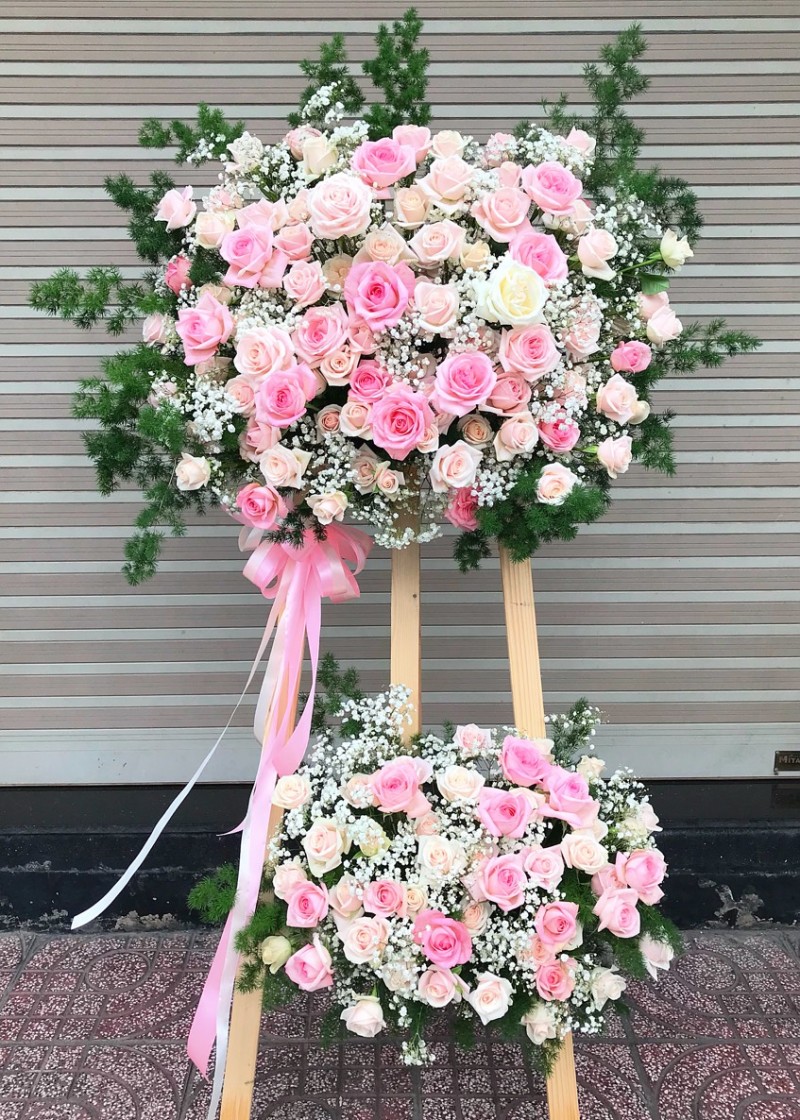 Kệ hoa chúc mừng tone pastel ngọt ngào