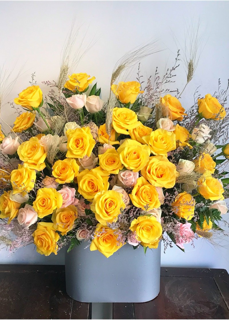 Hoa hồng vàng và hoa hồng kem