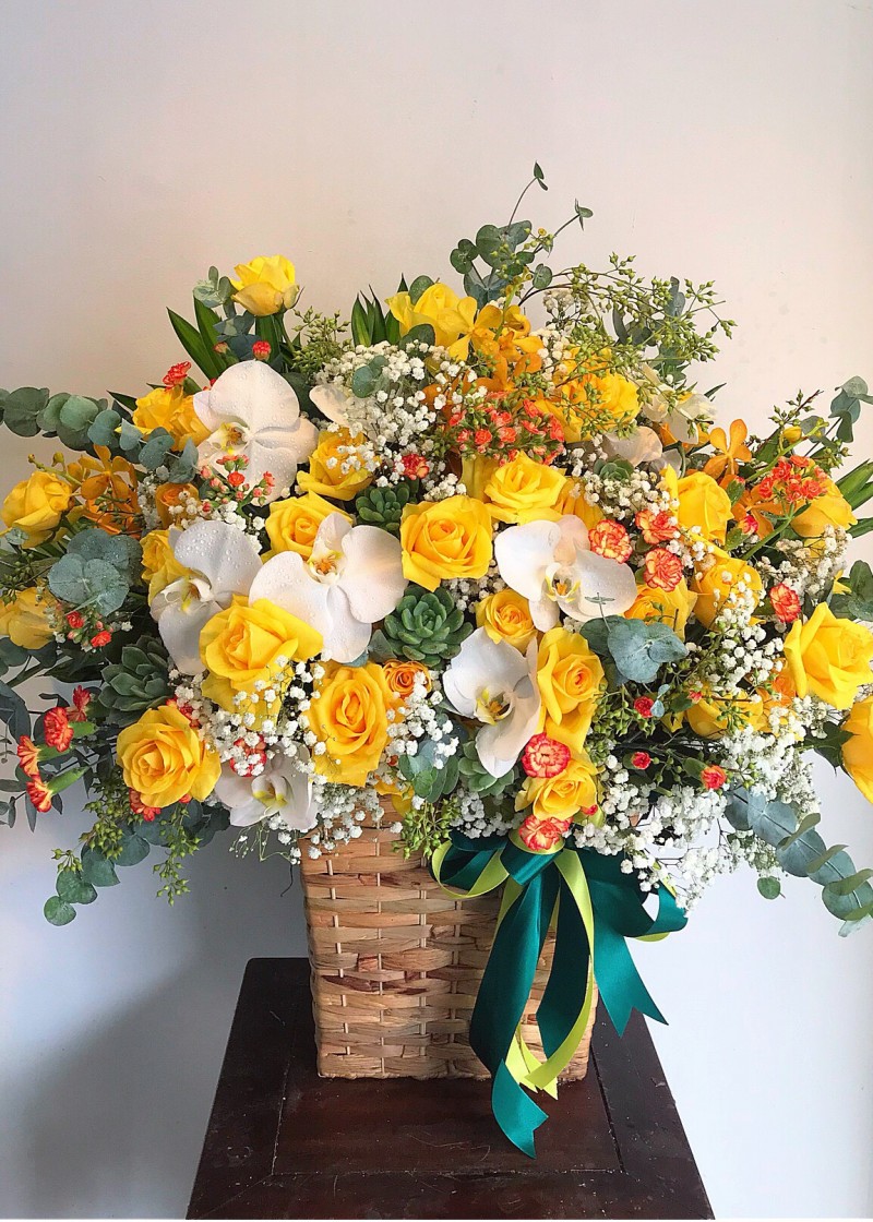 Giỏ hoa mùa xuân