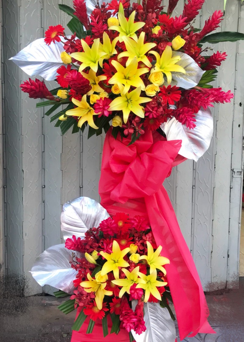 Kệ hoa chúc mừng tone đỏ-vàng