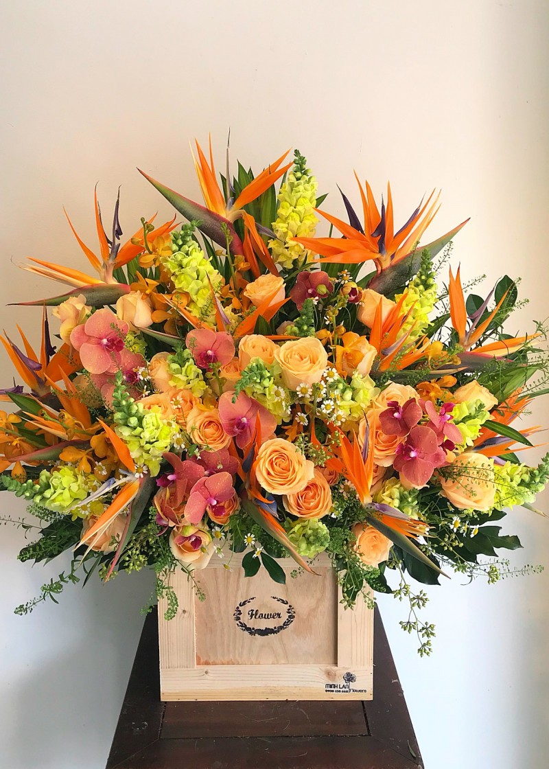 Chậu hoa tươi tone cam 